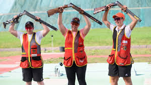 Skeet shooting is a recreational and competitive activity where participants, using shotguns, attempt to break clay targets mechanically flung into the air from two fixed stations at high speed from a variety of angles. Dm Sportschiessen Munchen Skeet Schutzen Tanken Selbstvertrauen Fur Em