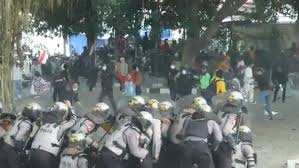 Indihome paket gamer adalah layanan paket internet khusus buat para pecinta game online yang dengan berlangganan indihome paket gamer, pengguna akan mendapatkan koneksi yang diklaim. Demo Di Magelang Ricuh 42 Orang Yang Diduga Rusak Fasilitas Umum Diamankan Polisi Bagian 1