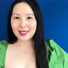 Florence Pugh dyed her grown-out buzz cut strawberry pink for the latest  haute couture shows in Paris 🍓✨ What do you think of her new look?  https://www.allure.com/story/florence-pugh-pink-buzzcut