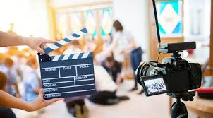 Carole, stéphanie et lisa sont ravies. Organisez Un Team Building Sur Le Theme Du Cinema