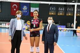 İki sene üst üste hem yıldız hem gençlerde türkiye şampiyonluğu yaşadı. Clvw 511 Vakifbank Istanbul V Unet E Work Busto Arsizio Championsleague