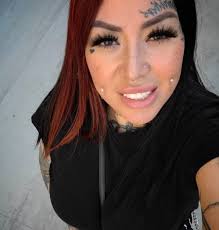 Deanne Sutherland's Instagram, Twitter & Facebook