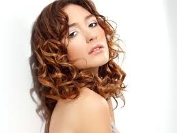 Locken Leicht Gemacht Der Diffusor Und Andere Tipps Frisuren Frisuren Fur Lockiges Haar Mittellang Und Kurzhaarfrisuren