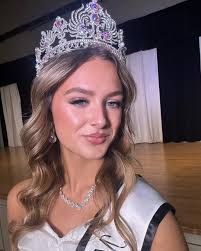 Hello everyone, Keira Fong here! 💕 Yesterday was Neighbour Day here in  Calgary! Neighbour Day was created after the floods of 2013 as a way for  the communities in Calgary to get