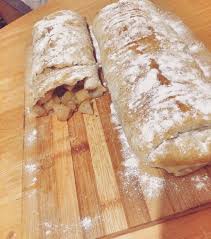 рецепт штруделя с яблоками и корицей из слоеного теста Moj Yablochnyj Shtrudelaromat Novogo Goda Apples Pie Cinnamon Sugar Vanilla Pastries Pie Delicious Food Dough New Year Eda Shtrudel Yabloki