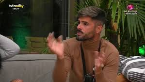 Ainda assim, circula agora um vídeo íntimo dos dois na internet. Big Brother Tvi Rui Indignado Como E Que Tiram Uma Carina E Deixam Um Zena Facebook