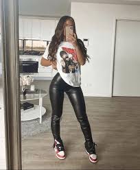 Details on these fall outfits featuring 3 different stylish outfits that i think compliment these jordan 1 obsidian unc's well. Jordan 1 Outfits Jordan 1 Outfits Cute Outfits Outfits