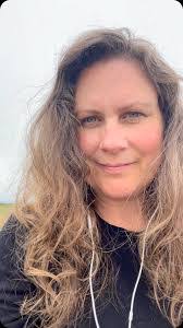 Diana Mizer's Instagram, Twitter & Facebook