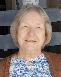 Sandy Bell's Instagram, Twitter & Facebook