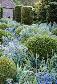 Epingle Par Lanita Van Niekerk Sur C Est Un Jardin Extraordinaire Jardin Mediterraneen Decoration Jardin Jardin Provencal