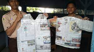 Tekstil olahan dari botol pet bekas. Manfaatkan Koran Bekas Siswa Buat Desain Baju