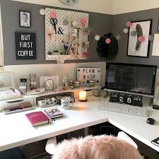 Pinterest Claudiagabg In 2020 Cubicle Decor Office Work Cubicle Decor Office Space Decor