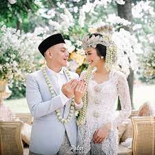 Pada zaman sekarang, kimono berbentuk seperti huruf t, mirip mantel berlengan panjang dan berkerah. Makna Busana Pengantin Berdasarkan Warnanya Sudah Cocok Belum Dengan Tema Pernikahannya