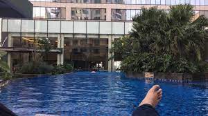 Lokasi gedung ini juga tak jauh dari jembatan merah. Kolam Renang Picture Of Four Points By Sheraton Surabaya Tripadvisor