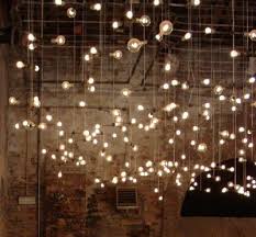 Exposed Light Bulbs Interior Design Blogs Decoracoes Faceis Iluminacao Vintage Iluminacao De Casamento