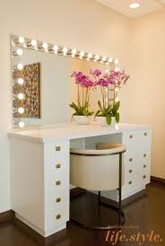 Dim lighting makes applying makeup a messy process, and combining that with morning brain fog can leave you with a major problem. 50 Best Makeup Vanity Table With Lights Ideas On Foter