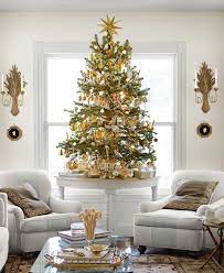 15 Ways To Re Deck The Halls With Designer Eddie Ross Neutral Christmas Decor Elegant Christmas Decor Small Christmas Trees Decorated