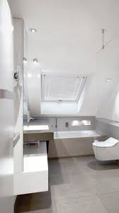 Durch die schrägen wände entstehen jedoch zuweilen dunkle ecken, die den raum optisch verkleinern. Bader Mit Dachschrage Optimal Von Die Badgestalter Gestalten Lassen