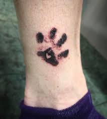 They are also very elegant especially when placed on particular position of some people were print paw tattoos to symbolize their children. 63 Minimalist Paw Print Tattoo