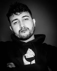 Y como dice @jessiuribe3 le propongo un amor a escondidas y nunca haremos  reclamos de nada, le propongo un amor a escondidas las dudas se revolveran  en la cama... 🎶🎶🤟🏼 venga pues #