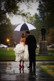 If It Rains On My Wedding Day I Am So Doing A Picture Like This I Love It Rain Wedding Rainy Wedding My Wedding Day
