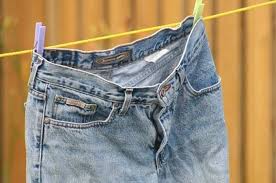 Salah satu cara yang betul adalah dengan terbalikkan seluar jeans sebelum membasuh. Tak Perlu Basuh Hari Hari Lagi Busuk Lagi Tinggi Sentimental Value Seluar Jeans Favorite Anda Nona