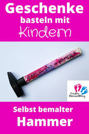 Wir präsentieren ihnen die schönsten valentinstagsgedichte. Geschenke Basteln Mit Kindern Selbst Bemalter Hammer Doublyblessedblog Geschenke Basteln Mit Kindern Geschenke Basteln Mannergeschenke Zum Geburtstag