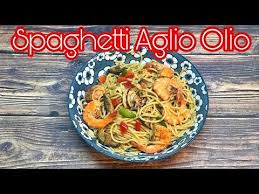 Aglio e olio bermaksud spaghetti bersama bawang putih dan minyak di dalam bahasa itali. Spaghetti Aglio Olio Simple Dan Sangat Sedap