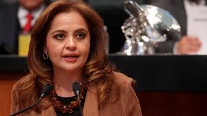 María Elena Chapa recibe reconocimiento del Senado