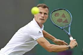 Fucsovics márton, pronounced ˈfut͡ʃovit͡ʃ ˈmaːrton; Negyeddontos Fucsovics Marton Wimbledonban