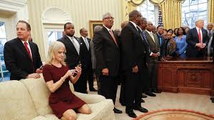 39,593 likes · 25 talking about this. Snl Mocks Trump Advisor S Couch Photo Why You Got No Legs Kellyanne