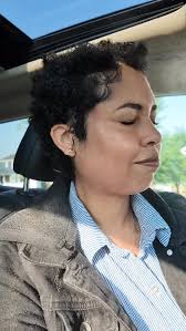 Cara Chambers (@beautyandthefrizz) • Instagram photos and videos