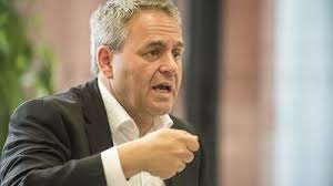 En octobre 2017 les enquêteurs saisissent votre pc portable : Hauts De France Xavier Bertrand Demande Une Renegociation Des Accords Du Touquet