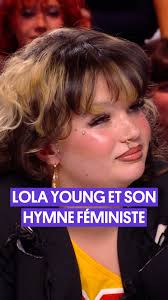 « Un phénomène mondial et hautement viral ! ». On revient sur l’une des  artistes de l’année 2024, la géniale Lola Young, et sur son hit « Messy ». 