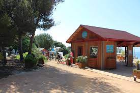 Sur Les Lieux De Tournage De La Serie Camping Paradis Office De Tourisme De Martigues