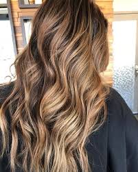 In più, il biondo scuro camuffa bene i primi capelli bianchi. Capelli Tonalita Biondo Scuro Vogue Italia