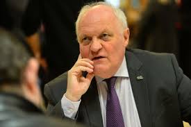 François asselineau provoque un gros malaise sur france inter ! Francois Asselineau En Meeting A Nevers Macron N Est Que Le Gouverneur De La Province France Nevers 58000