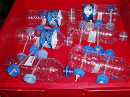 Voici un diy bouteille plastique exceptionnel, la pom'boite ! Une Petite Voiture Qui Roule En Petite Section Le Site De La Fondation La Main A La Pate