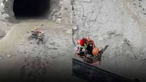 නේපාලයේ ඛේදවාචකයෙන් උමගක සිරවූ 100කට වැඩි පිරිසක් බේරාගැනීමේ මෙහෙයුම් | අරුණ