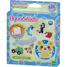 Die beschichtung der perlen, durch die diese beim kontakt mit wasser zusammenkleben, enthält eine chemikalie, die nach dem verschlucken giftig werden kann, hieß es in der warnung der behörde. Aquabeads Perlen Bastelsets Grosse Auswahl Spielwaren Online Kaufen Bei Spielzeug24