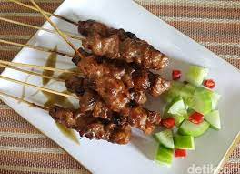 Resep Sate Babi Manis Yang Empuk Juicy Untuk Lauk Makan Siang Recipe In 2021 Makan Siang Daging Makanan