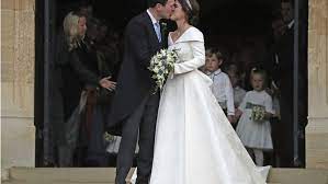 Traum hochzeitskleid weißhochzeitskleid kate moss. Hochzeitskleid Von Prinzessin Eugenie Die Braut Setzt Auf Schlichte Eleganz Mit Mutigem Detail Panorama Stuttgarter Zeitung