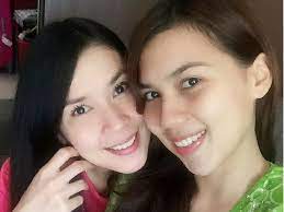 Kalau nak tahu, gadis tu sebenarnya adalah adik kepada pelakon, eira syazira. Patutlah Sama Adik Beradik Rupanya Entertainment Rojak Daily
