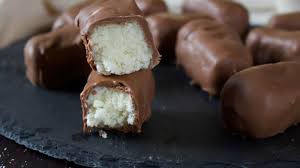 Bounty Fait Maison Seulement 3 Ingredients Ma Patisserie Recette En 2020 Faire Fondre Du Chocolat Alimentation Chocolats Faits Maison