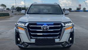 Картинки по запросу ленд крузер 300 салон цена Novyj Tojota Lend Kruzer 2021 Foto Video Cena Tehnicheskie Harakteristiki Toyota Land Cruiser Restajling Avtomobili V Rossii