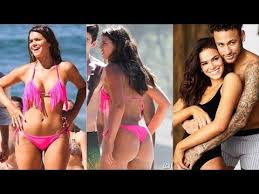 Neymar and his new girlfriend. Neymar S Girlfriend 2019 Bruna Marquezine Youtube Neymar Girlfriend Messi Girlfriend Cristiano Ronaldo Junior
