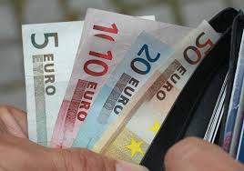 Pagina este dedicata cursului euro. Curs Bnr Euro IÈ™i ContinuÄƒ CreÈ™terea Analist Financiar DiscutÄƒm De Un Nou Palier Al CotaÅ£iilor Intre 4 6 Si 4 7 Lei Euro