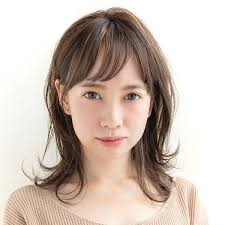 多毛さん ハチ張りさん必見 軽やかさ抜群のスッキリ外ハネミディ マキアオンライン maquia online ヘアスタイリング 40代 ヘアスタイル セミロング ヘア アイディア