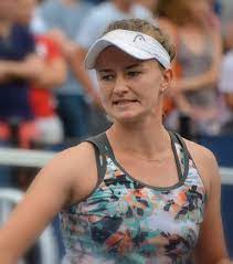 Česká tenistka ve finále udolala rusku anastasii pavljučenkovovou 6:1, 2:6, 6:4 a raduje se z premiérového a velmi nečekaného grandslamového triumfu. Barbora Krejcikova Wikidata