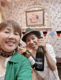 初めてのオクトーバーフェスト ドイツワインガーデン 無事に終了致しました🇩🇪🍷 ギリギリで告知したにも関わらず 多くの友人やお客様に来ていただき  本当に有難うございました🙇‍♀️ 雨の中でもいつもお世話になっている方々に 足を運んでいただき 心より感謝申し上げ ...